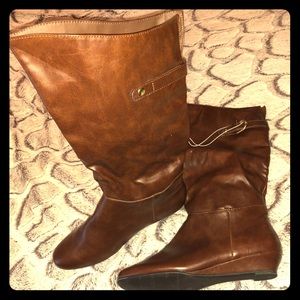 Medina low wedge riding boots